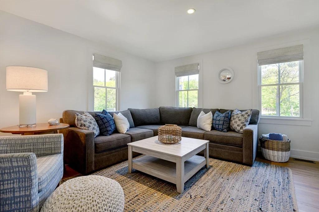 8 Burnt Swamp Ln, Nantucket