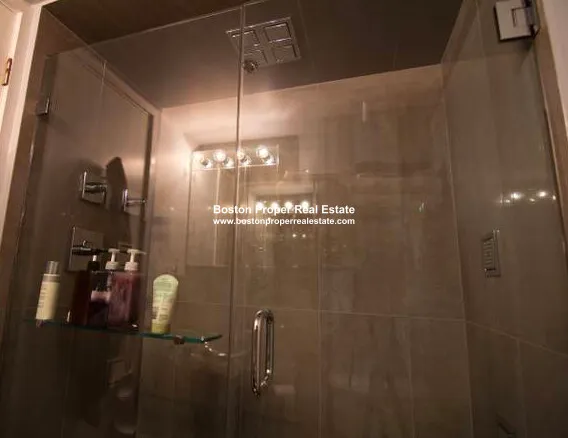 12 Stoneholm St, Fenway