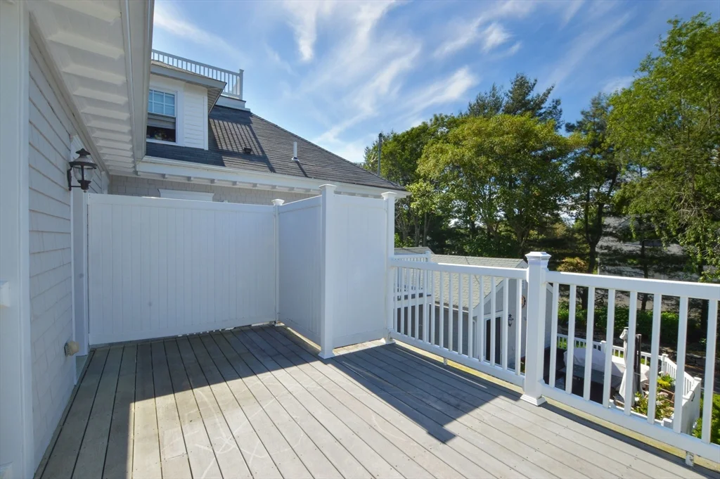 66 Tucker Ln, Dartmouth