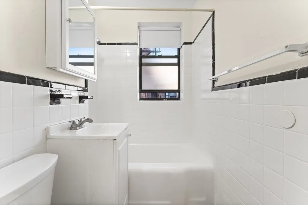 11 Victory Rd, Dorchester