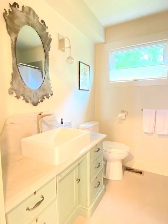 88 Little Neck Rd, Great Neck