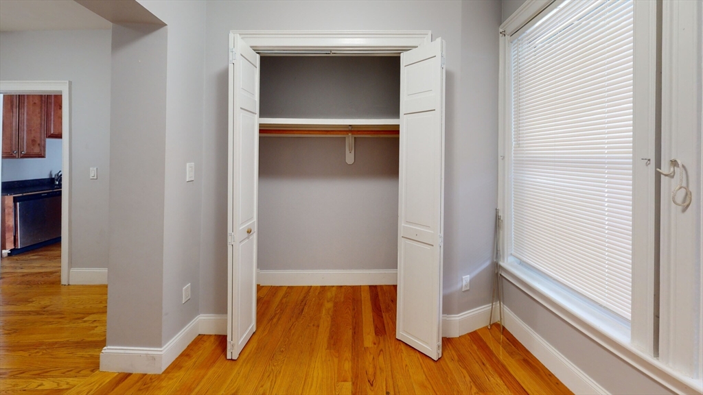 9 Chesterton St, Roxbury