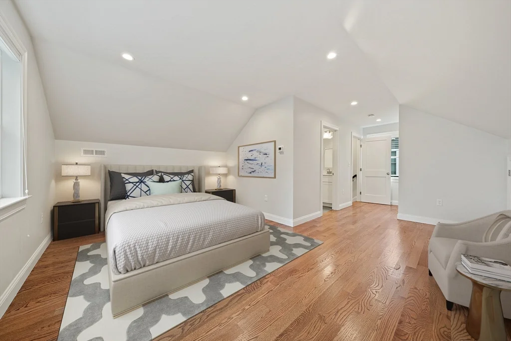 15 Lakeview Ave, Waltham