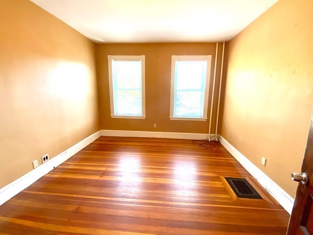 33 Calumet St, Mission Hill