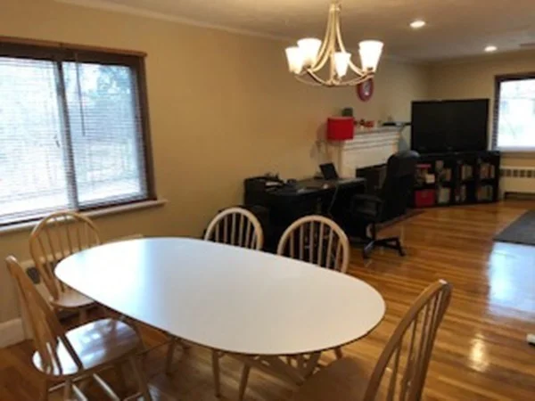 9 Reservoir Rd, Chestnut Hill