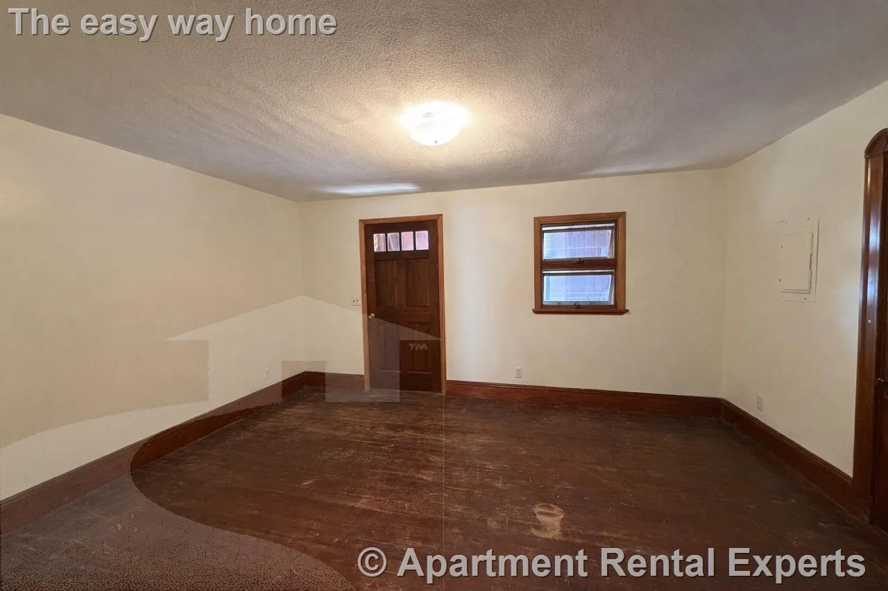 1040 Broadway, Davis Square