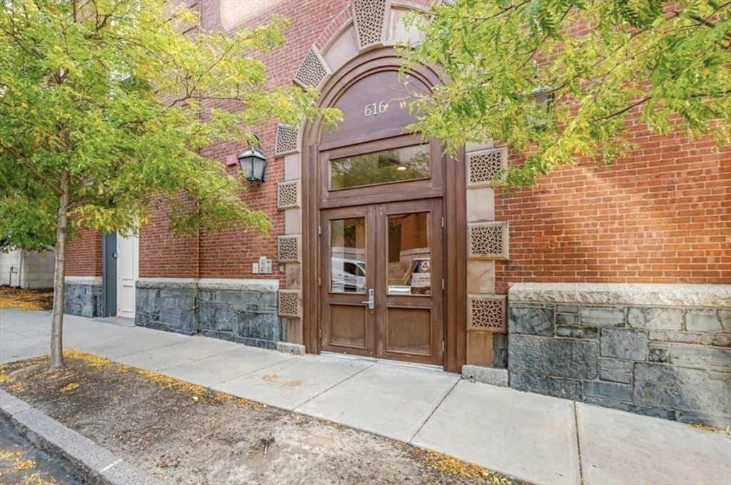 616 E 4th St, South Boston