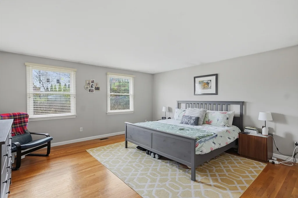 11 Roseanna Park Dr, Waltham