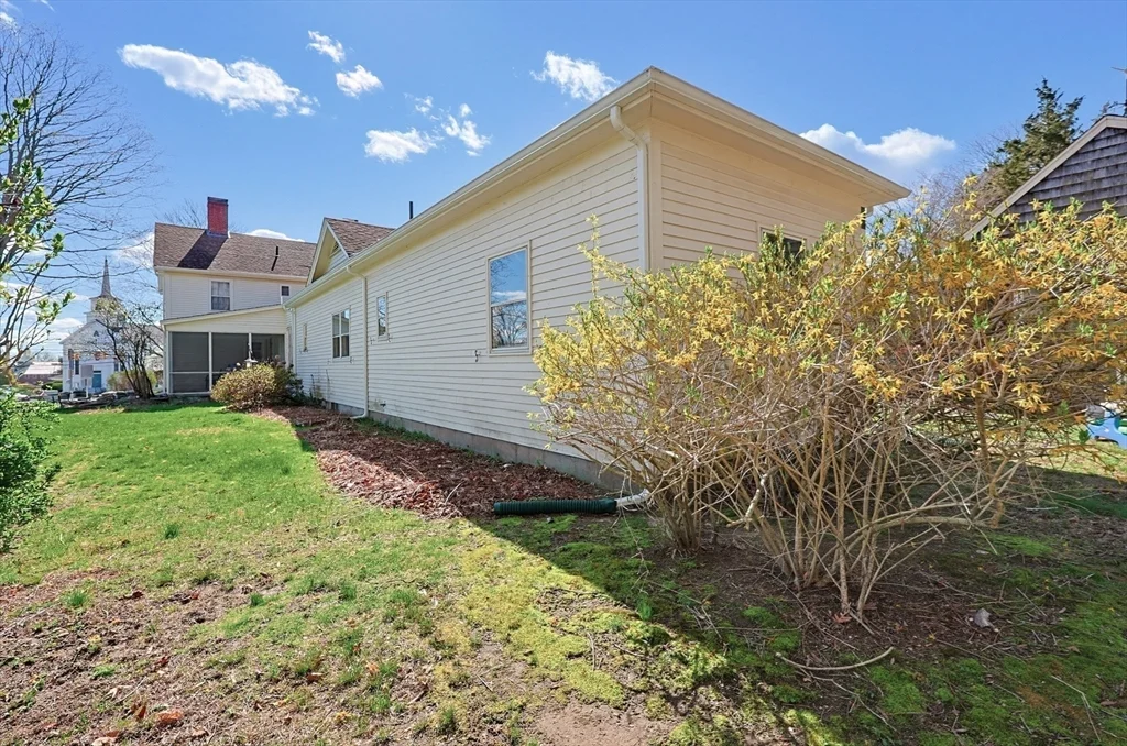 9-13 W Main St, Norton
