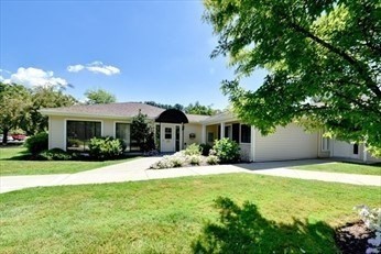 14 Village Green Ln, Natick