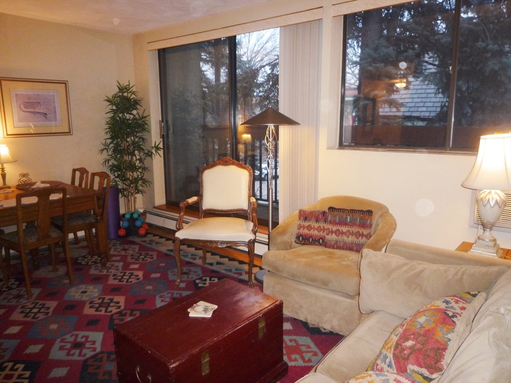 1643 Cambridge St, Mid-Cambridge