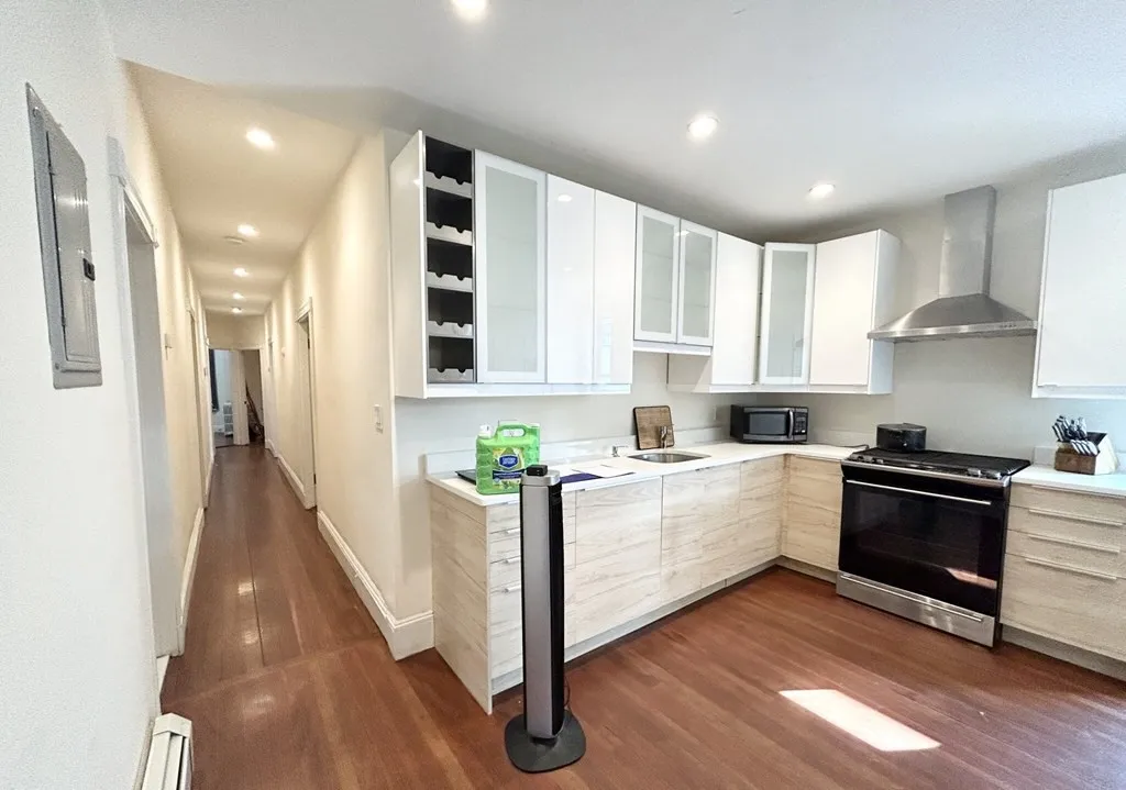 692 Columbia Rd, Dorchester