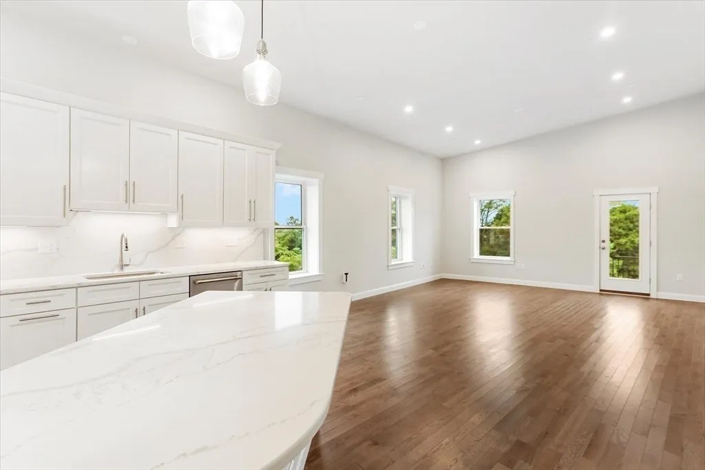 30 Main St, Tufts University