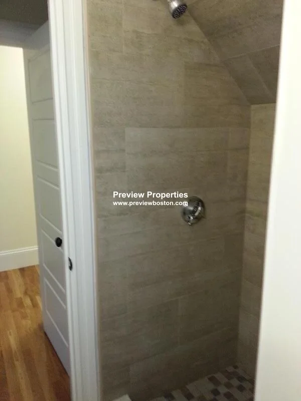 84 Linden St, Allston