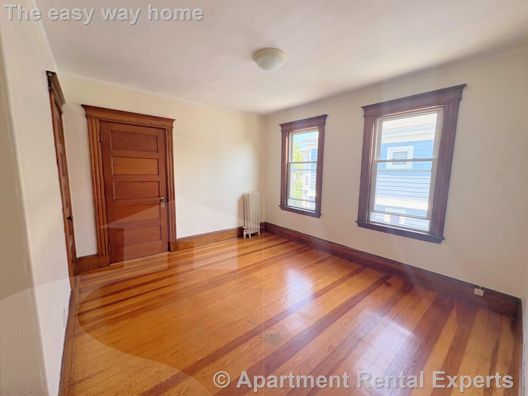 50 Oxford Ave, Belmont Line