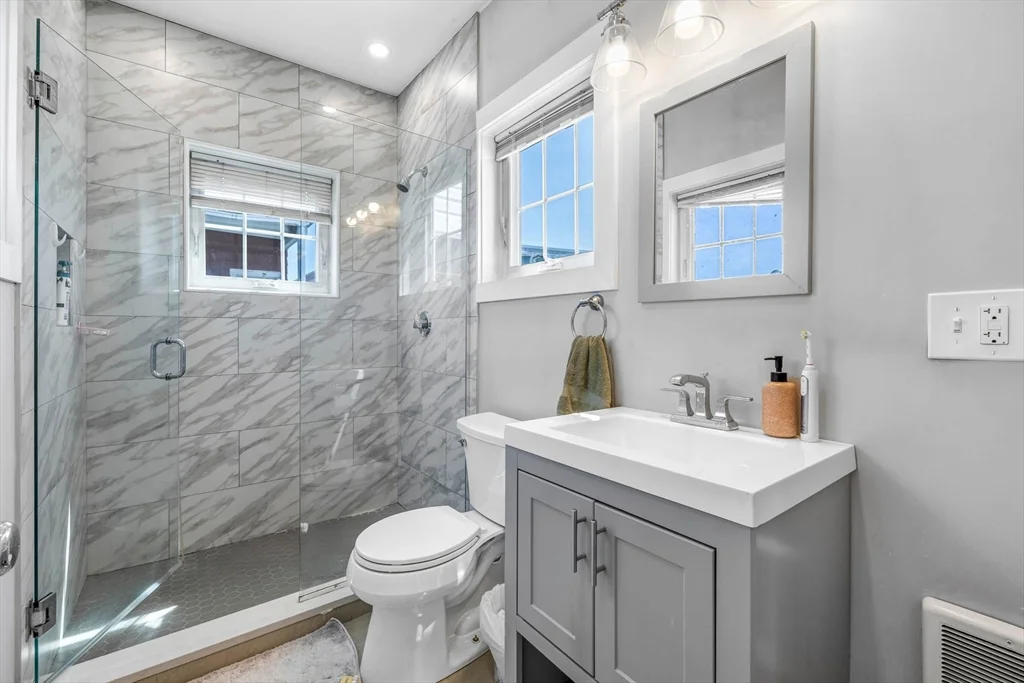 8 W Bellflower St, Dorchester