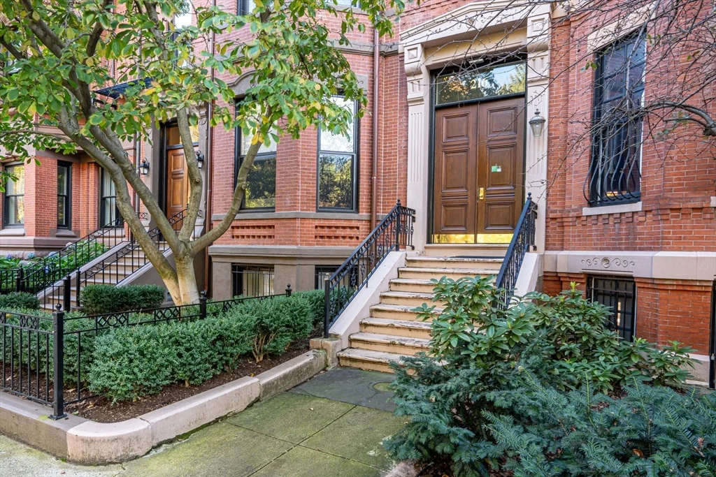 216 Commonwealth Ave, Back Bay