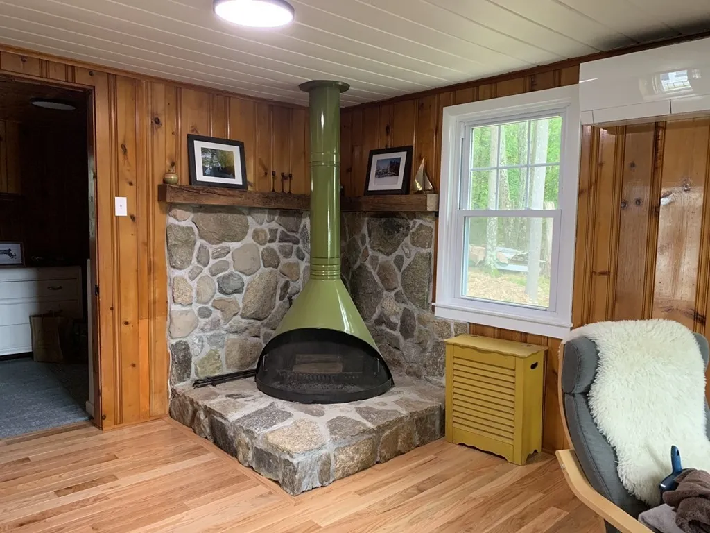 3 Pine Tree Dr, Holland