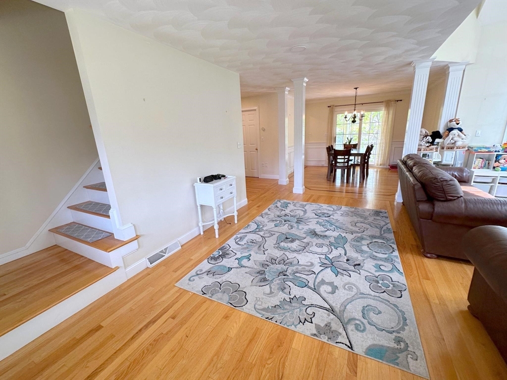 6 Farmers Circle, Arlington