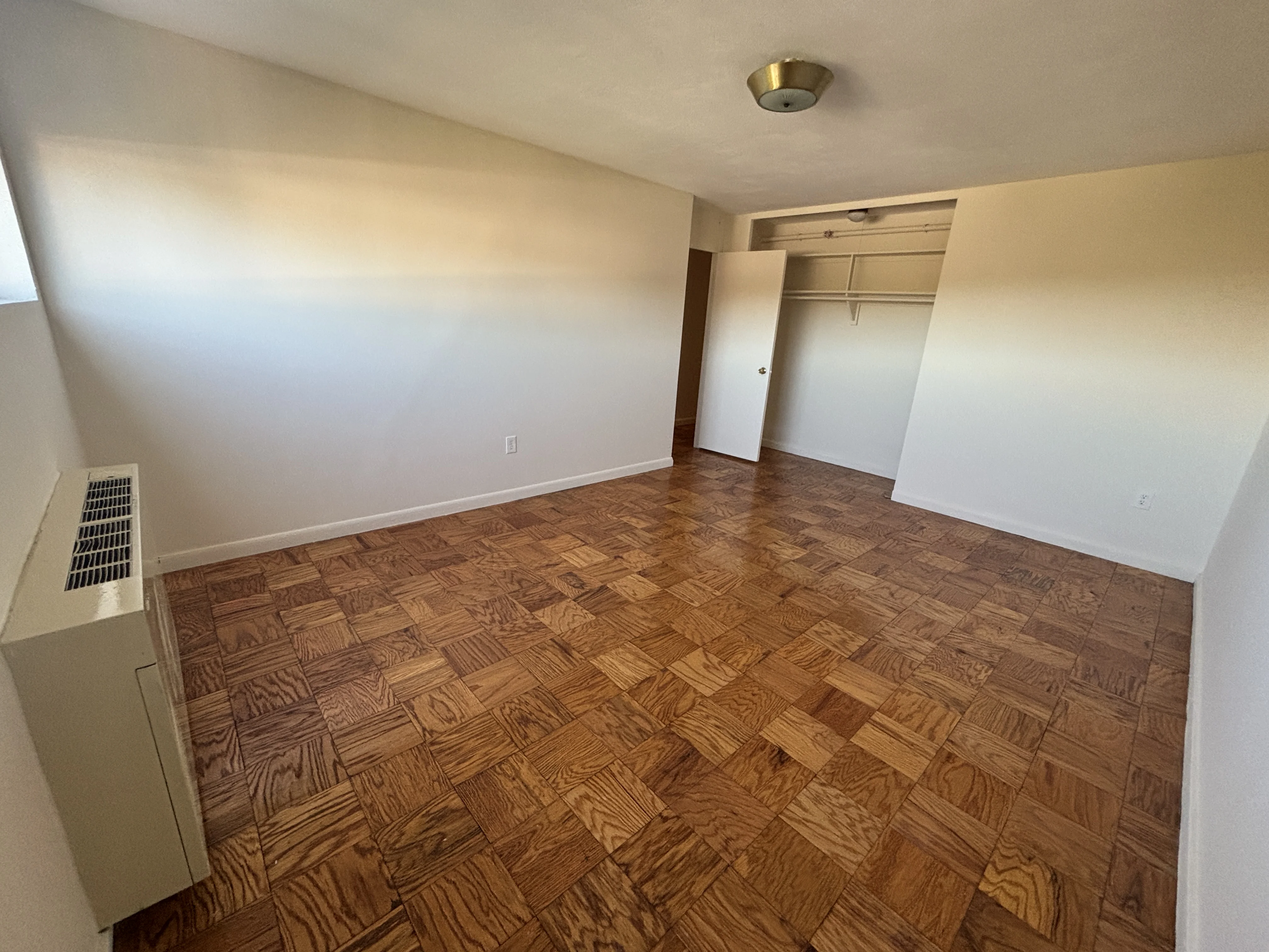 101 Monmouth St, Longwood