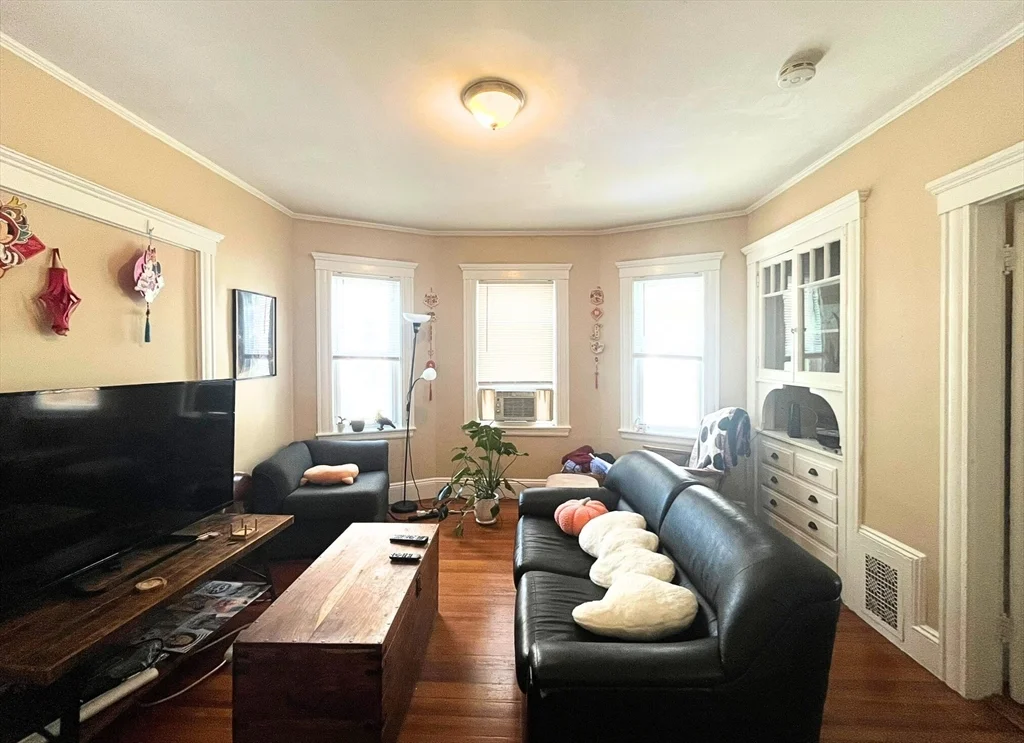 3907 Washington St, Jamaica Plain