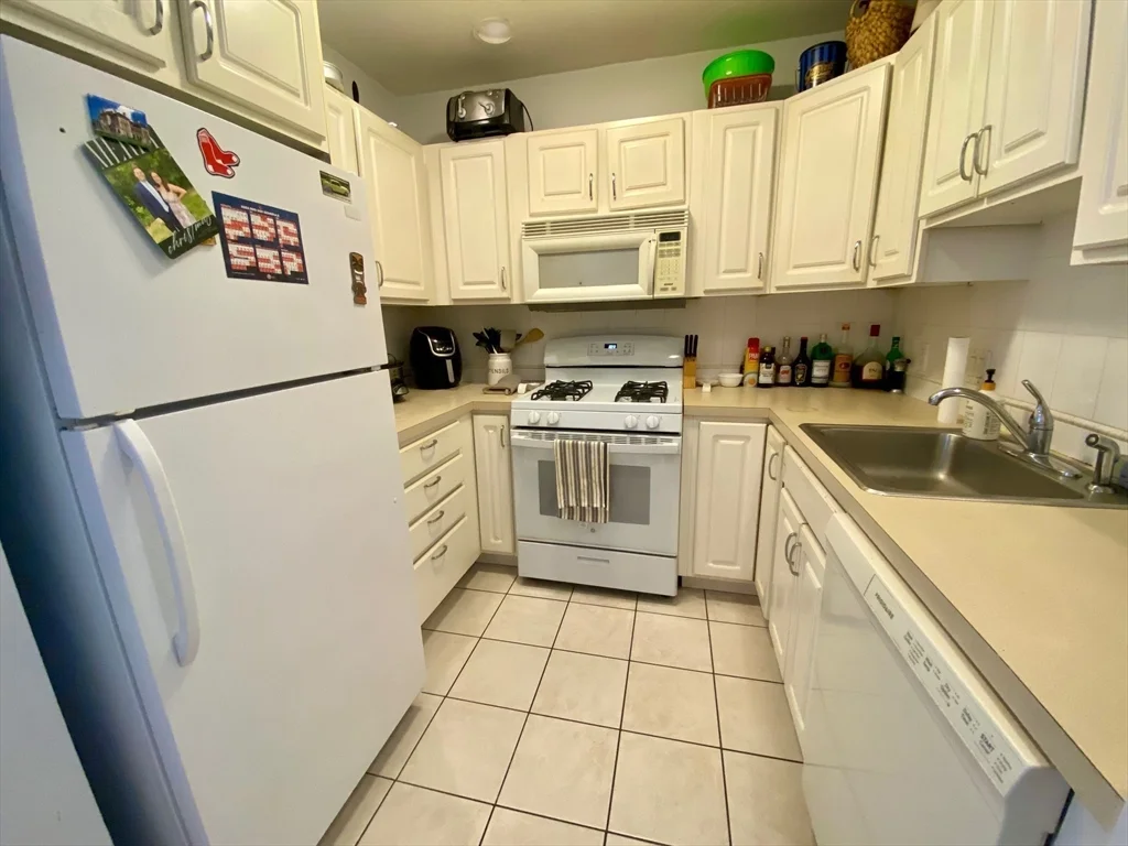 111 West 8th St, South Boston