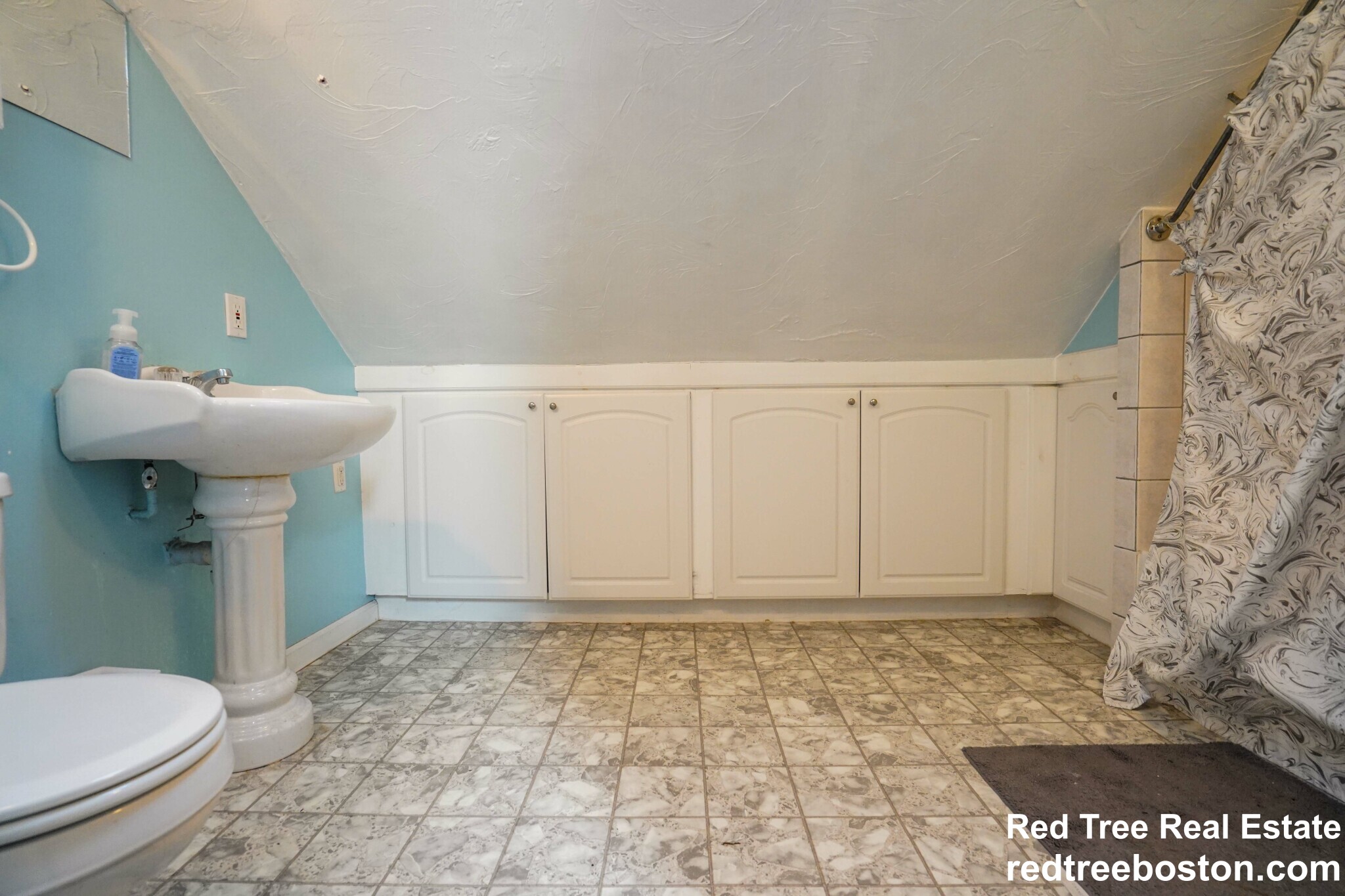 24 Oak Square Ave, Oak Square