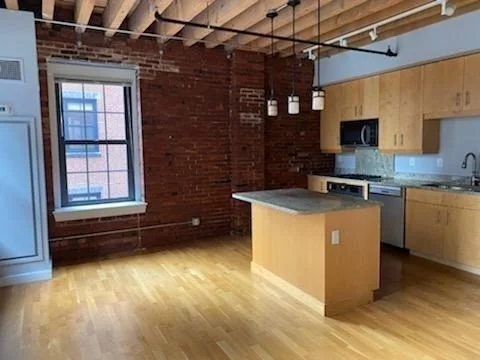 101 Broad St, Waterfront