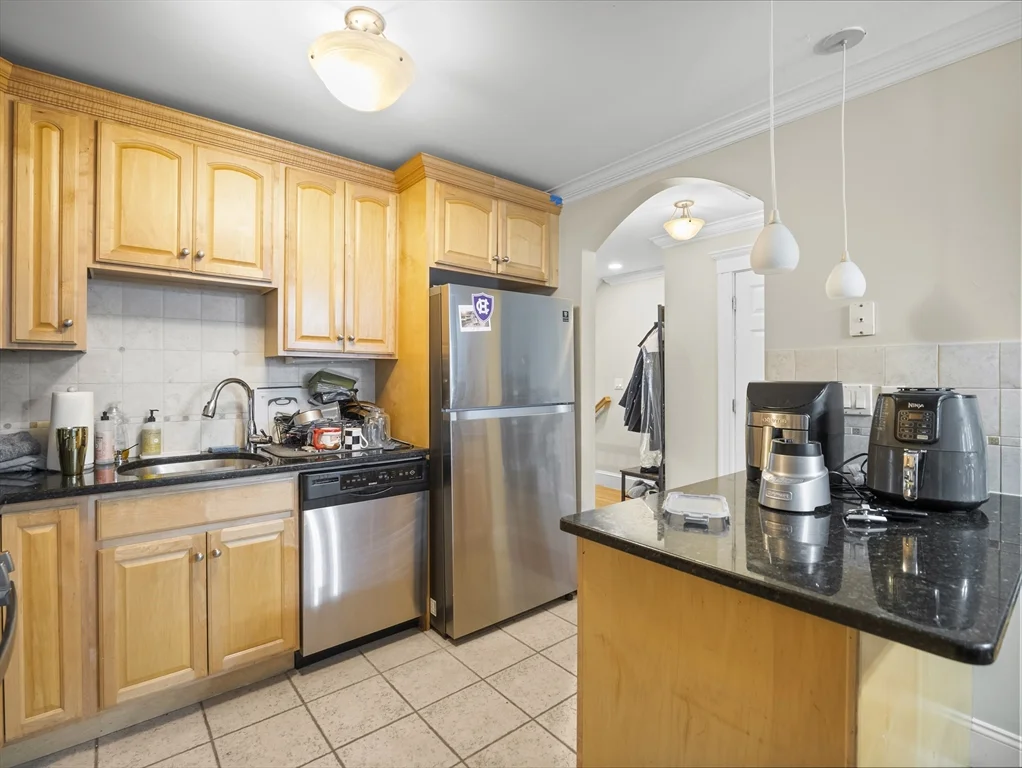 157 W 6th St, South Boston