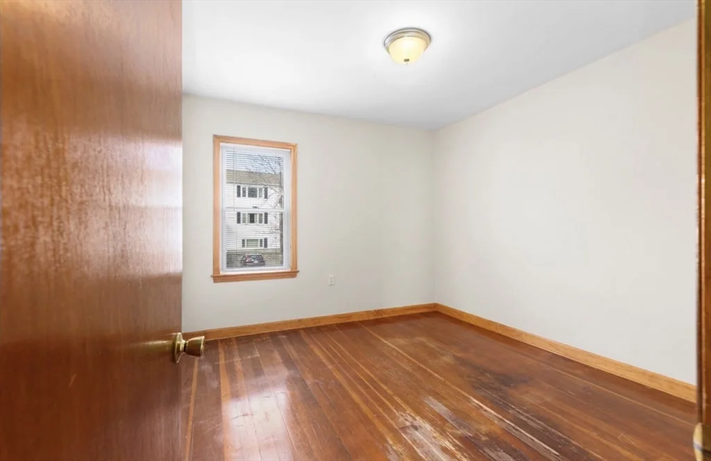 344 Snell St, Fall River