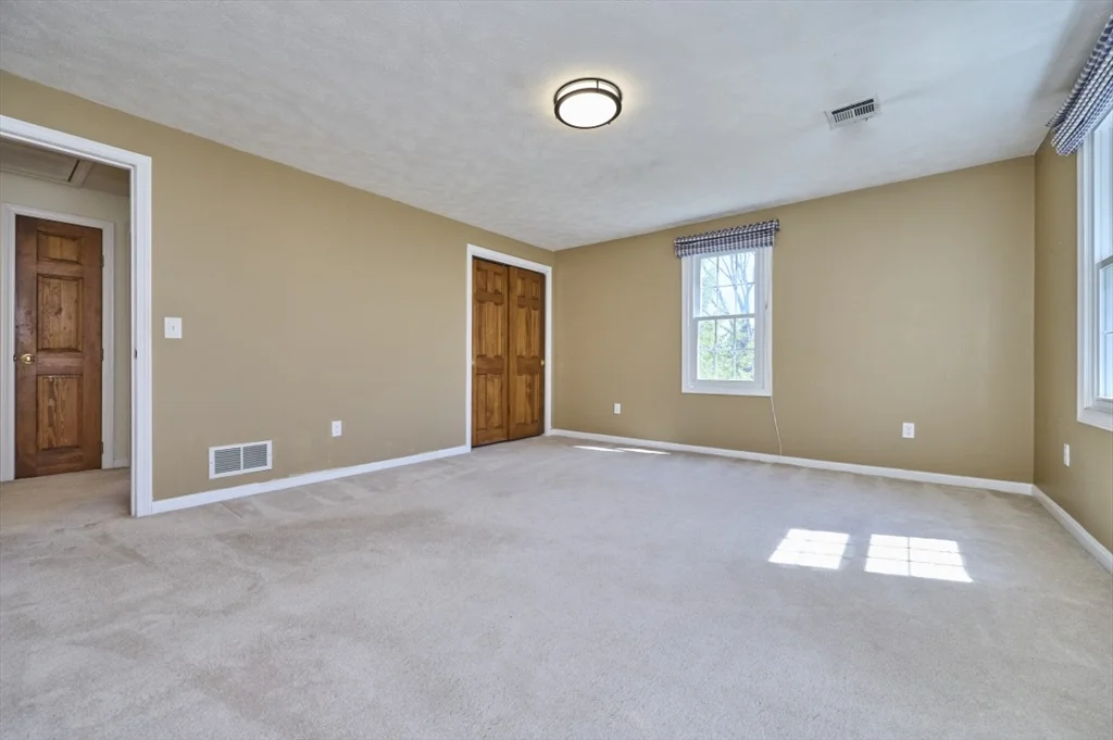 7 Gibbs Valley Path, Framingham