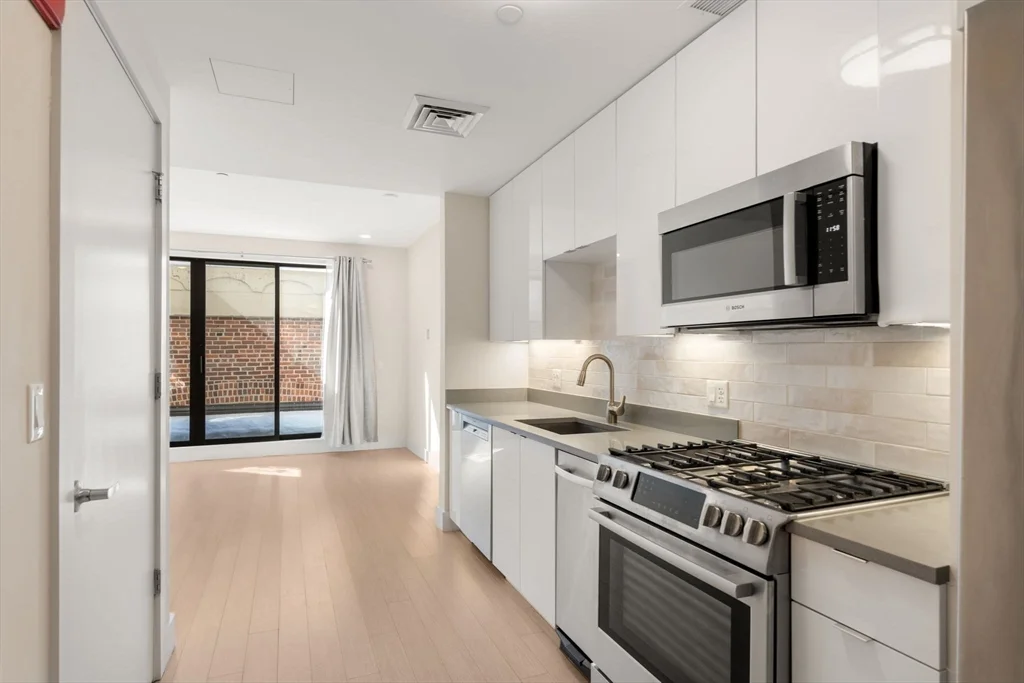 121 Portland St, West End