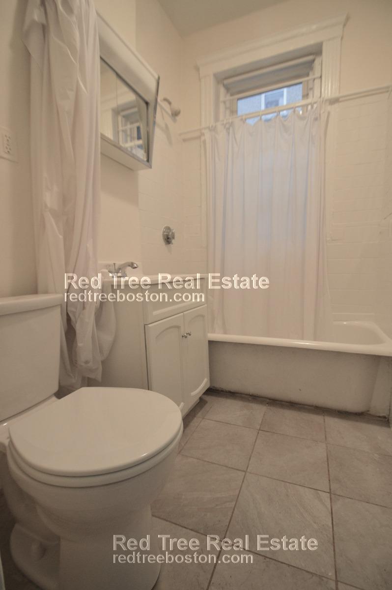 135 Washington St, Brighton