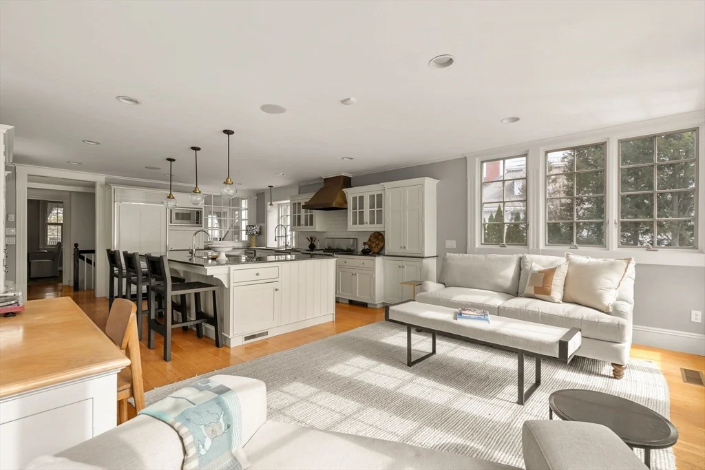 59 Harbor Ave, Marblehead Neck