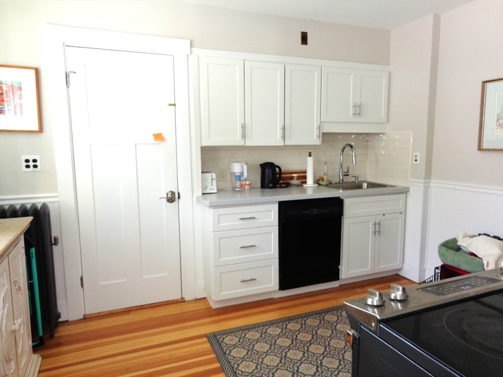 8 Holden Rd, Belmont