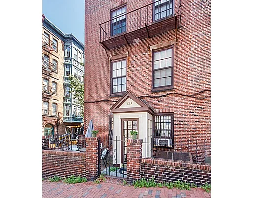 89 Myrtle St, Beacon Hill