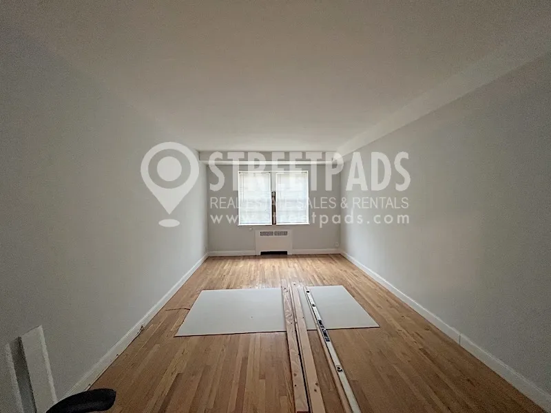 1157 Beacon St, Longwood