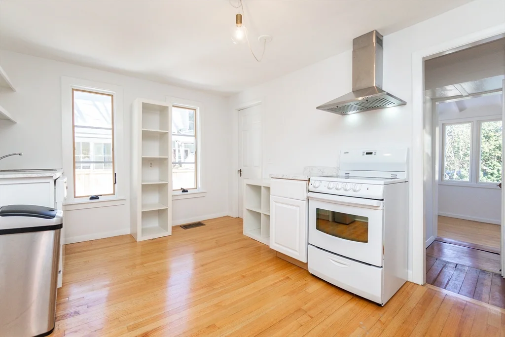 4 Cogswell Pl, North Cambridge