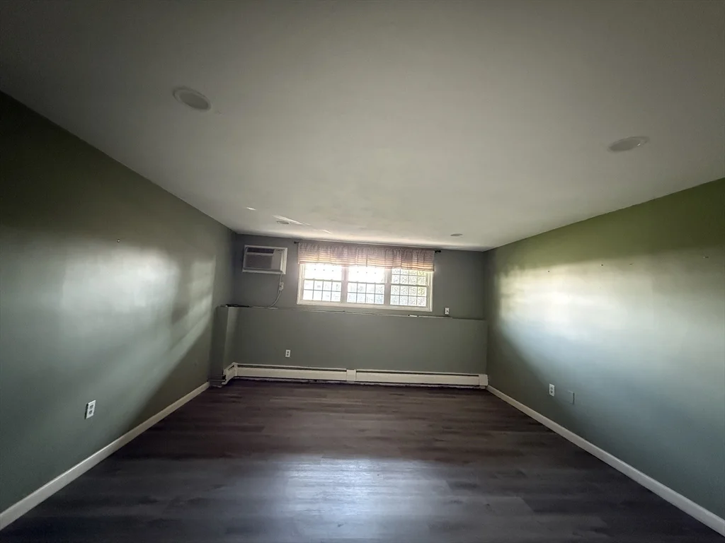 12 Williamsburg Ct, Shrewsbury