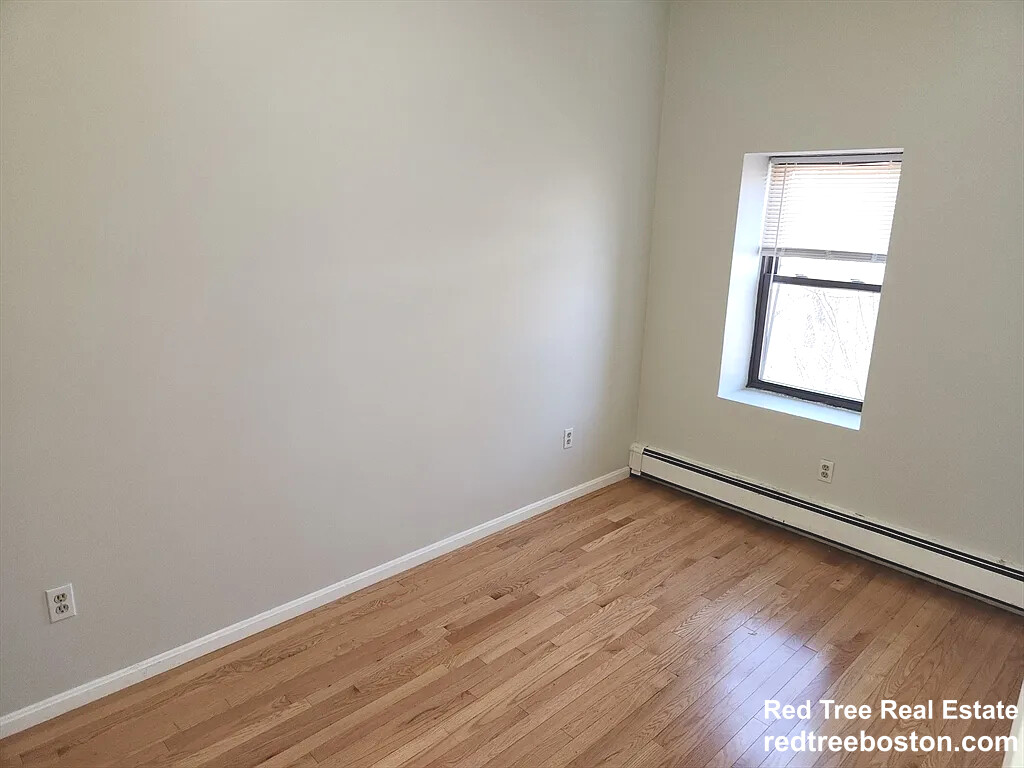 3148 Washington St, Jamaica Plain