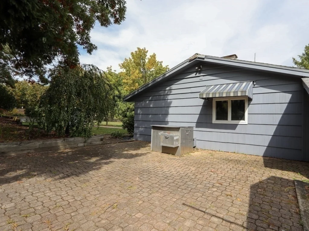 83 Joseph Rd, Saxonville