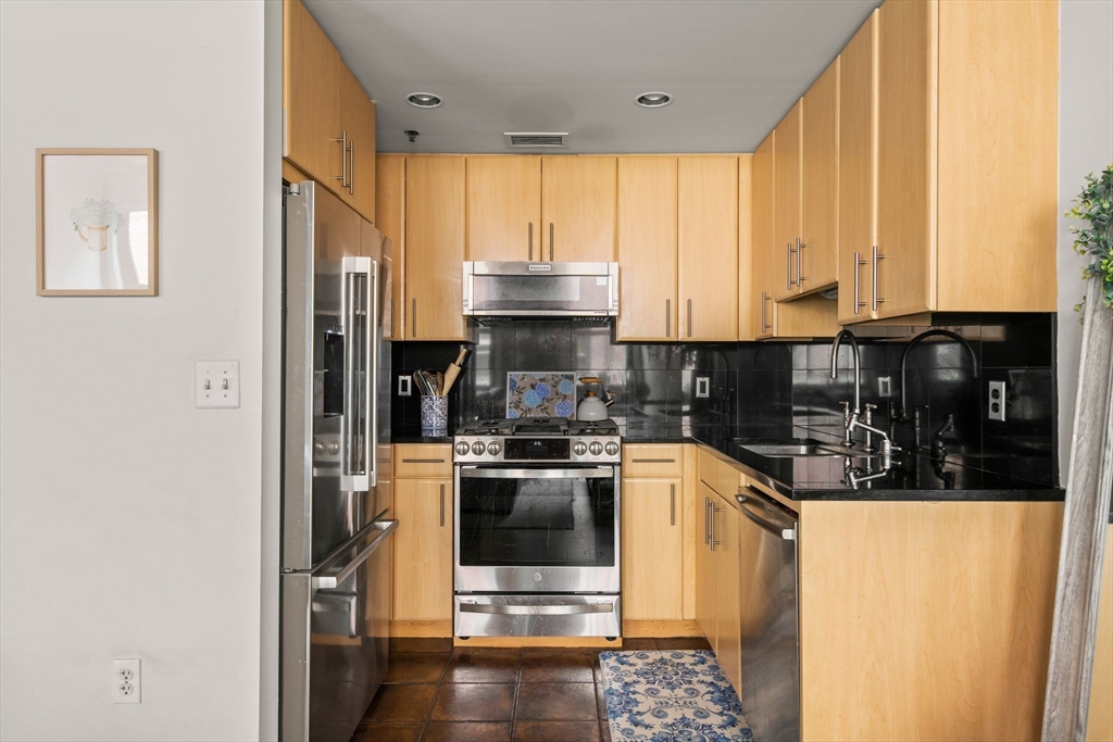 9 W Broadway, South Boston