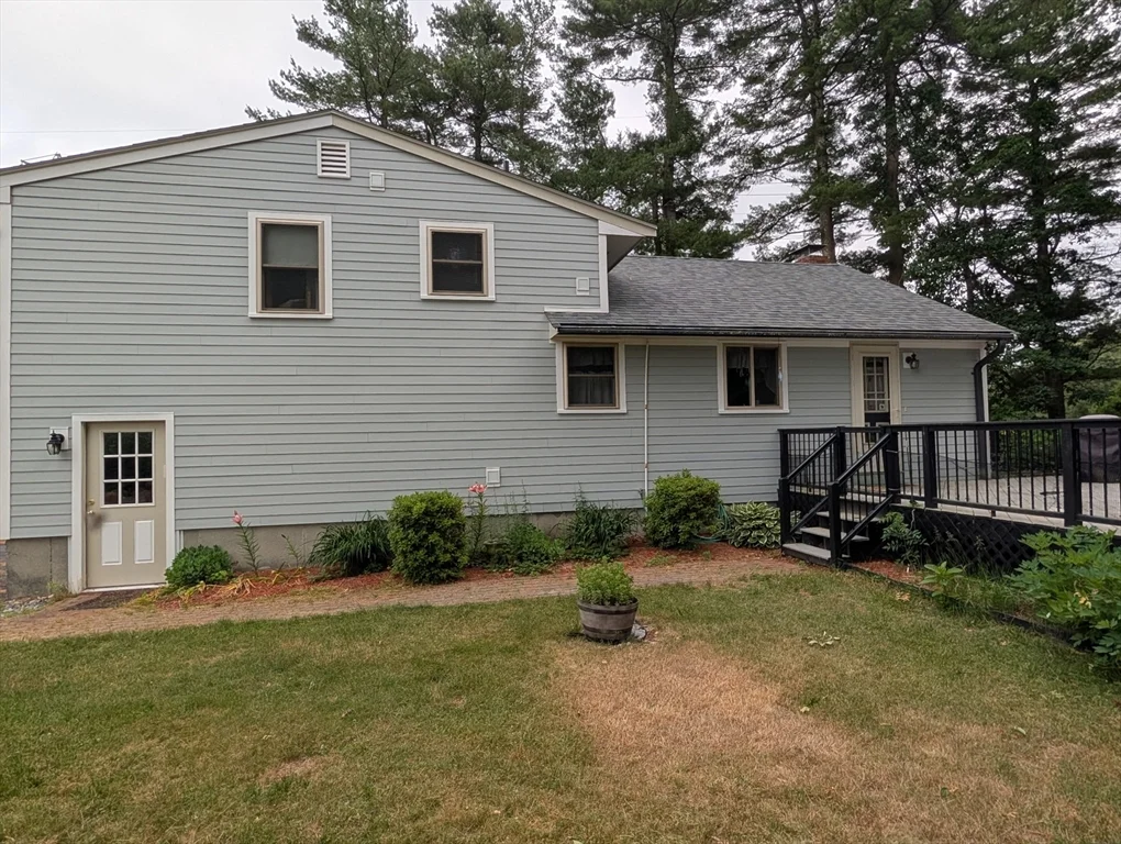 10 Sherwood Ln, Raynham