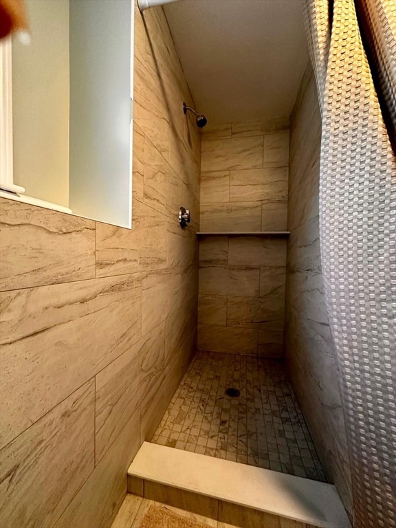 18 Spring Valley Rd, Burlington