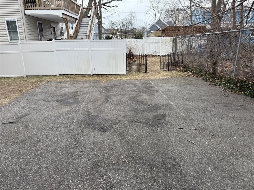 17 Wyvern St, Jamaica Plain