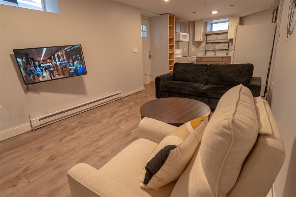 726 Metropolitan Ave, Hyde Park