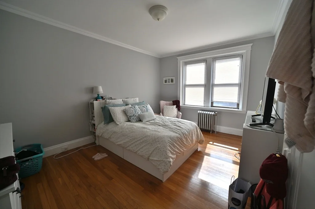 9 Greenway Ct, North Brookline