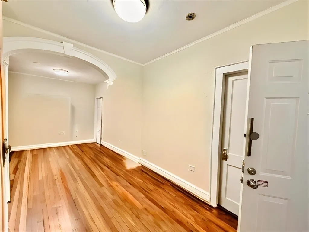 1468 Commonwealth Ave, Brighton