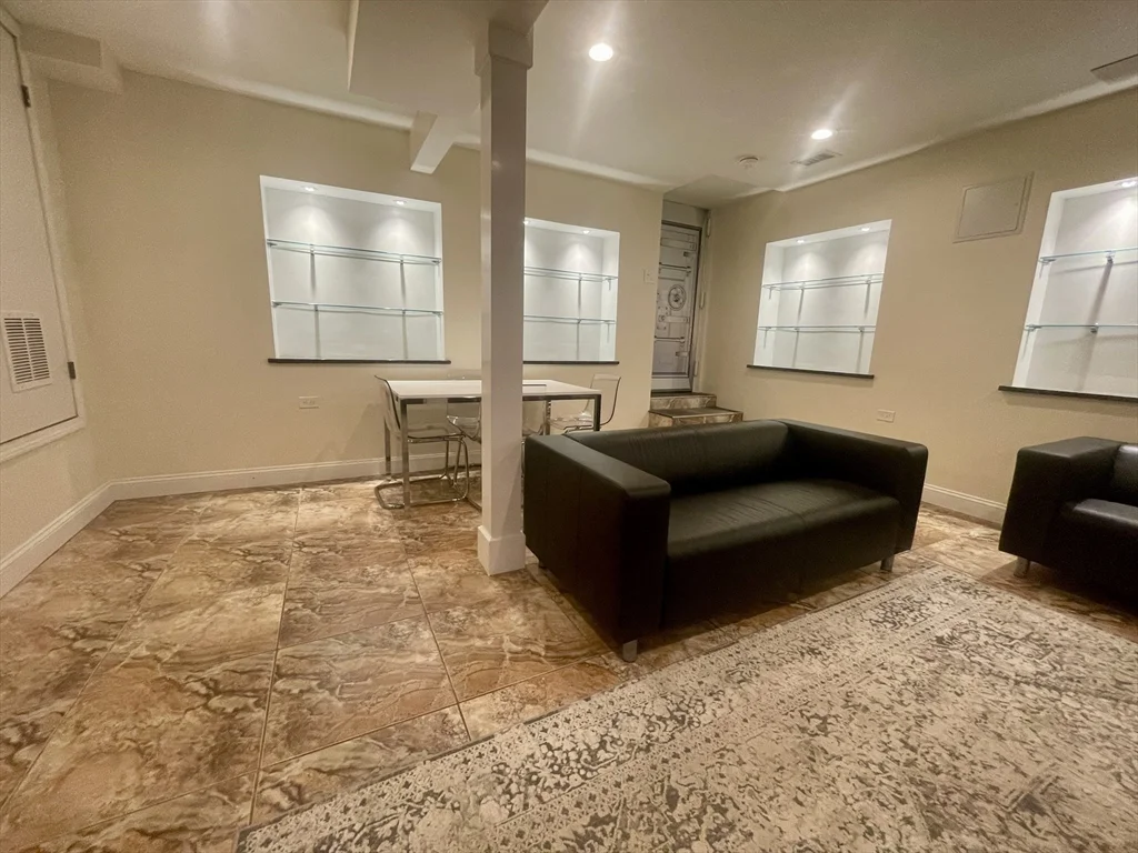 25 Saint Mary's Ct, Brookline