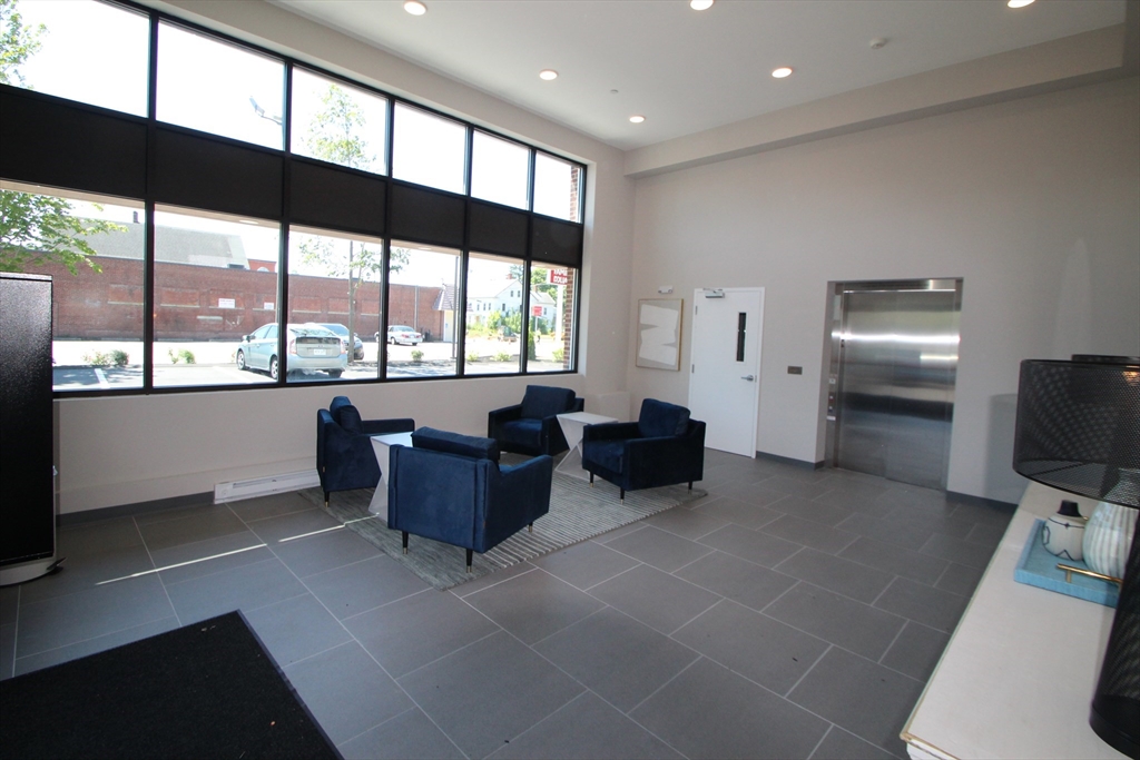 629 Washington St, Whitman